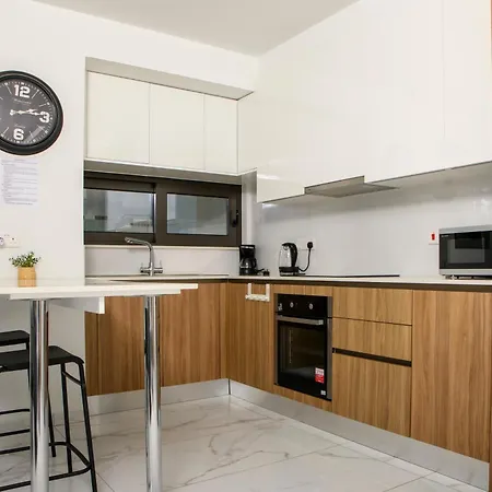 Pearl House Flat 301 * Ларнака