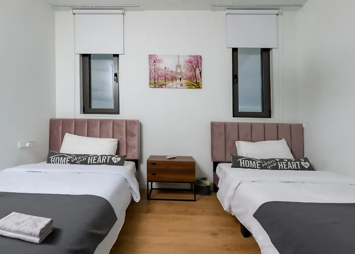 Апартаменти Pearl House Flat 301 *