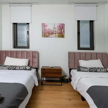 Apartament Pearl House Flat 301 *