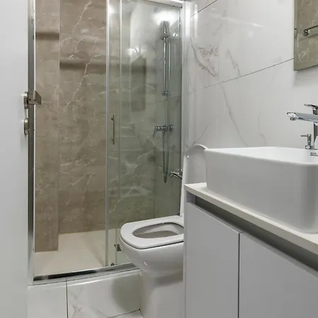 Pearl House Flat 301 *